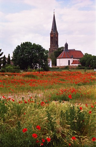 Turm der Prot. Pfarrkirche und kath. Kirche (Photo G. Hornberger)